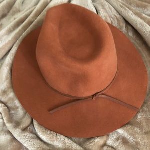 LIKE NEW BRIXTON HAT